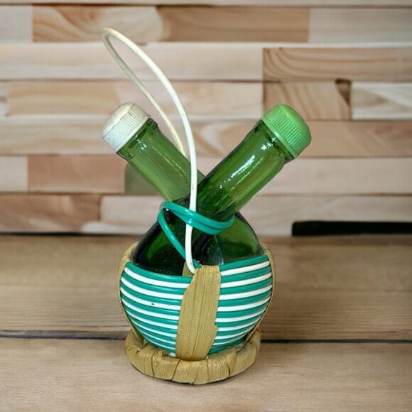 Chianti Bottle Nested Intertwined Salt  Pepper Shakers Green Glass Straw - Picture 1 of 4